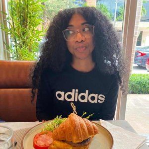 Meet your Posher, Maya